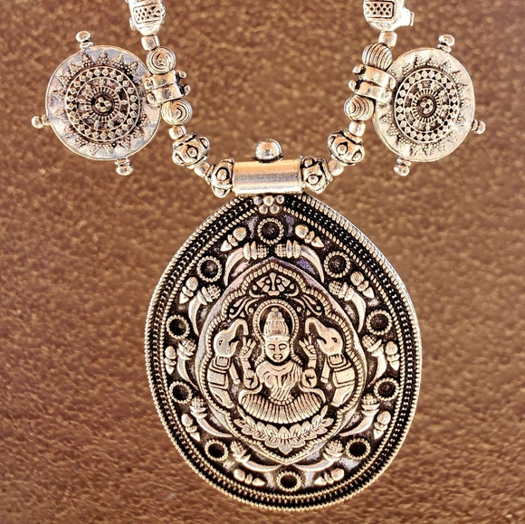 New Powerful Lakshmi Silver Statement Necklace. - Picture 4 of 11